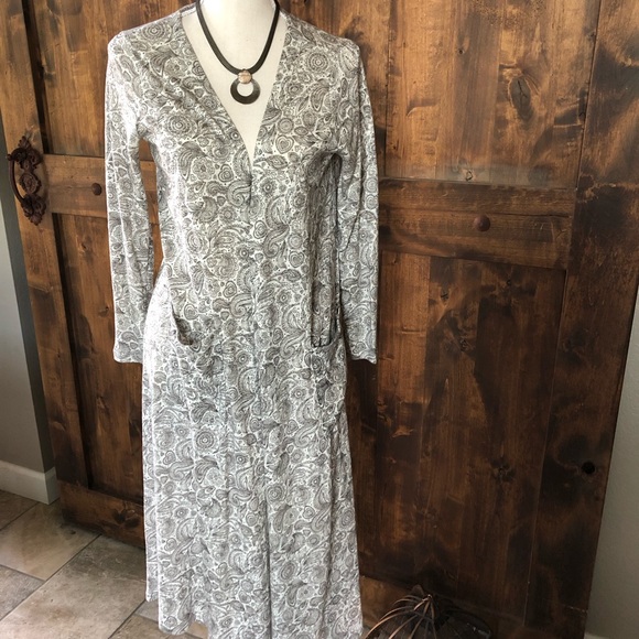 LuLaRoe Jackets & Blazers - LuLaRoe Sarah Cardi in Gray and White. Small